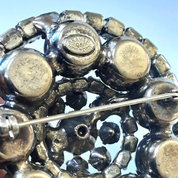 VTG KRAMER Sparkling 2-Tone Smokey Gray and Clear Rhinestone Silver Tone Brooch - Picture 6 of 6